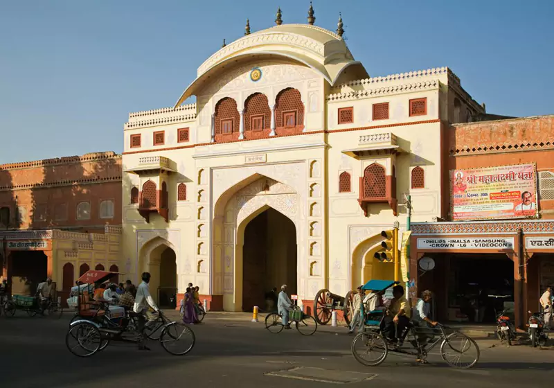 Tripolia Bazaar Jaipur - Handicrafts and Brassware